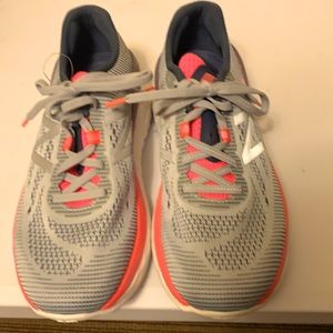 New balance.  Brand new women’s sneakers.  Never worn !
